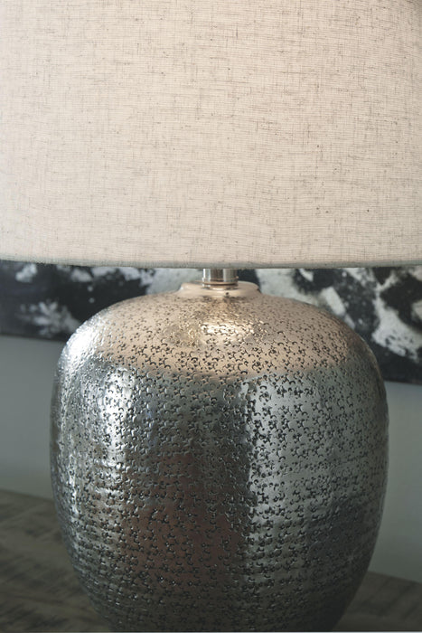 Magalie - Metal Table Lamp (1/cn)