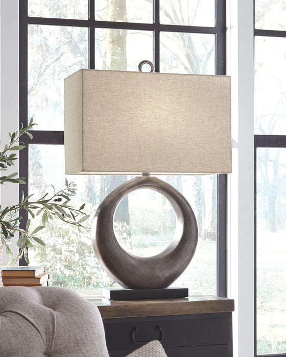 Saria - Metal Table Lamp (1/cn)