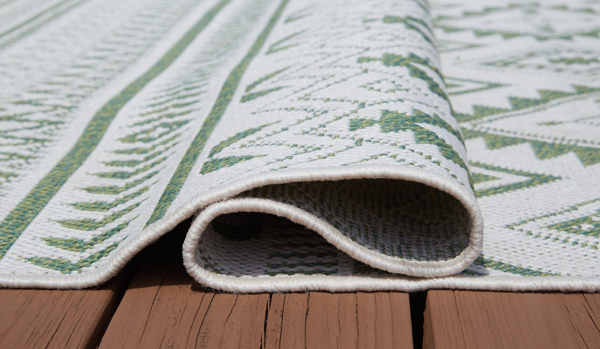 Kierick Green/Cream 5'3" x 7' Rug