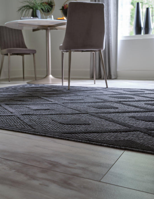 Averlain Black/Gray 5'3" x 7' Rug