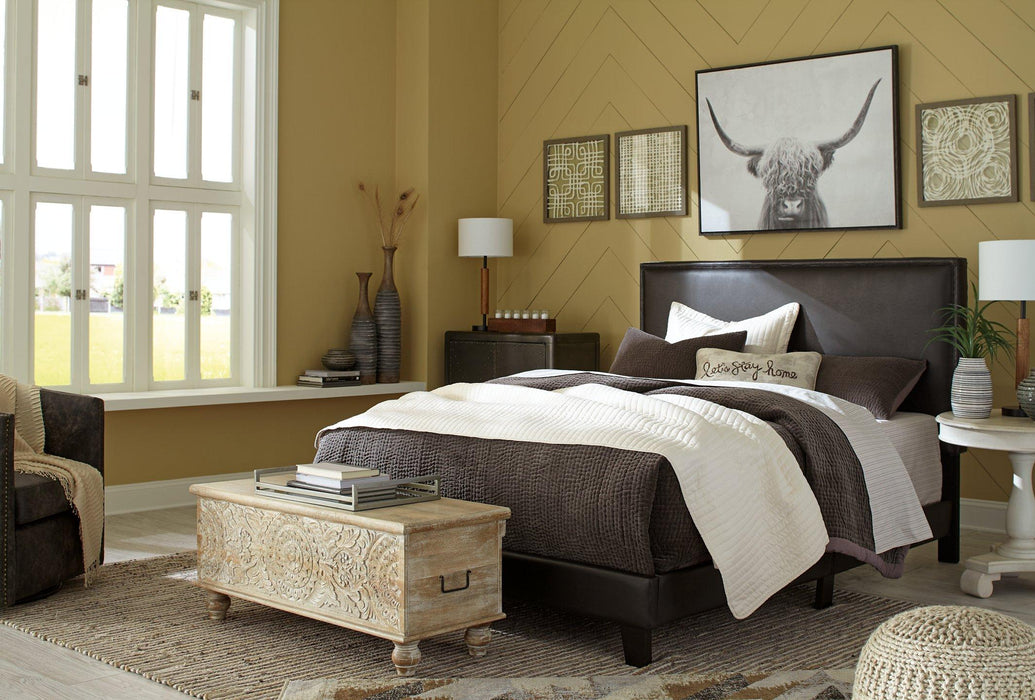 Mesling - Upholstered Bed